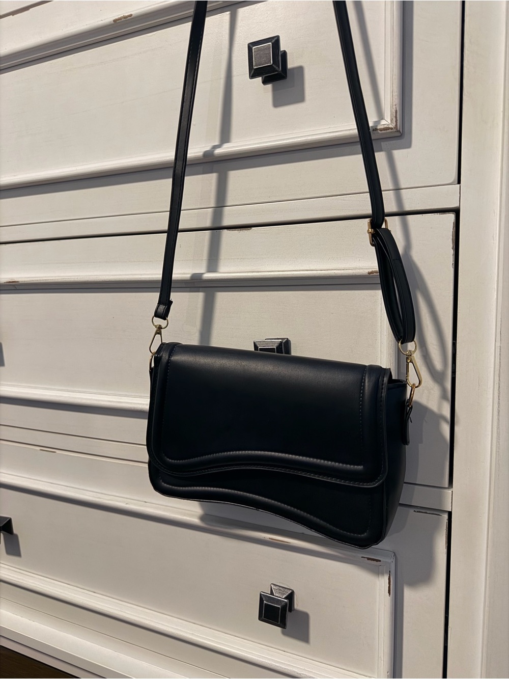 SHEIN Black Faux Leather Curved Flap Crossbody Bag